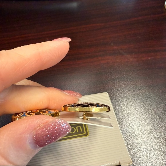 Avon mosaic  Goldtone, Blue and Black clip Earrings NIB vintage 1988 - Picture 2 of 6